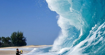 UHVATIO NEVJEROVATNE SLIKE TALASA: Pogledatje zašto ga prati preko milion ljudi na Instagramu, OVO MORATE VIDJETI