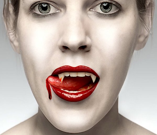 true-blood-vampire-fangs