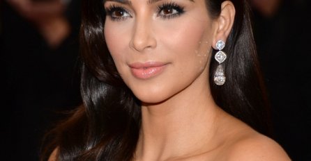 EVO KAKO JE KIM KARDASHIAN IZGEDALA PRIJE PLASTIČNIH OPERACIJA? Da li je možete prepoznati?(FOTO)