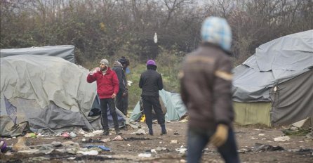 Migranti pod otvorenim nebom dočekali minuse