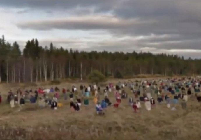 GOOGLE USLIKAO NAJSTRAŠNIJI PRIZOR IKADA: Svi su mislili da je to grupa ljudi, A ONDA SU POGLEDALI MALO BOLJE! (FOTO)