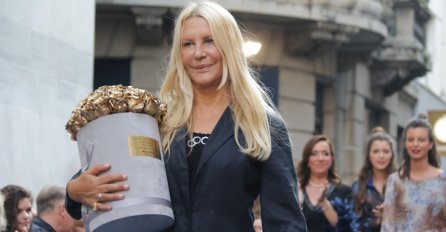 PA OVO JE HIT: Evo koliko godina je VERICA RAKOČEVIĆ imala kada je završila PRVI RAZRED!