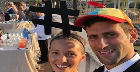 JELENA OBJAVILA SLIKU SA NOVAKOM, ALI SVI KOMENTARIŠU NJENE NOGE:  Sve će vam biti jasno kada vidite ovaj prizor 