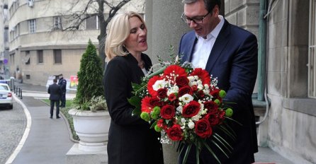 Vučić dočekao Cvijanovićevu sa buketom cvijeća