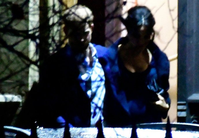 STOMAK DO ZUBA: Harry i trudna Meghan uslikani ispred crkve, EVO KAKO ONA SADA IZGLEDA! (FOTO)
