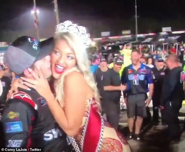 6973346-6457451-image-m-29-1543894573698