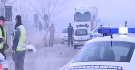 STRAŠNA NESREĆA U SRBIJI, SAOBRAĆAJ POTPUNO BLOKIRAN: Poginula žena, muškarac teško povrijeđen 