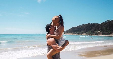 ZGODNA PJEVAČICA OBJAVILA SLIKU SA DEČKOM: Kad su ljudi primijetili OVAJ DETALJ nisu mogli sebi doći! (FOTO)