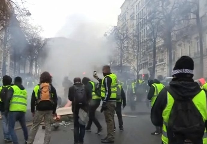 "Žuti prsluci" planiraju proteste za Novu godinu u Parizu