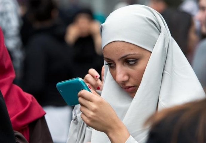 Evo zašto ne biste trebali  da u svoje ruke uzmete tuđi telefon