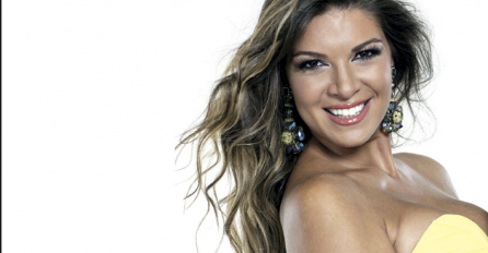 Izvirila stražnjica u providnoj haljini: Kad se okrenula Sanja Kužet sve je bacila u trans, SVI se pitaju da li ima GAĆICE