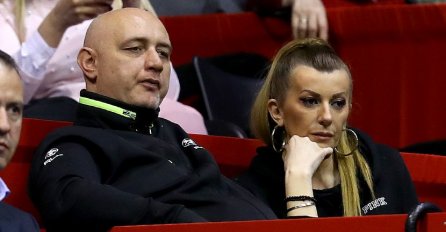 ON SA KOSOM, ONA BEZ SILIKONA: Isplivala stara slika, evo kako su VIKI I NJEN MUŽ IZGLEDALI PRIJE 22 GODINE!