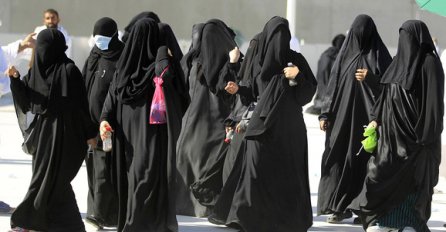 NE SMIJU SE DRUŽITI SA MUŠKARCIMA, NITI IMATI RAČUN U BANCI: Evo šta ne mogu žene u Saudijskoj Arabiji!