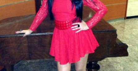 Ponavljala je 5. razred, prebačena u školu za djecu sa posebnim potrebama: Pjevačica je nakon 30 godina ima poruku za svoju RAZREDNU! (FOTO)