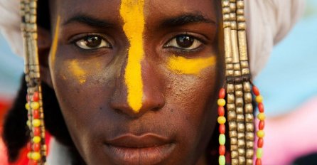 MUŠKARCI OVOG PLEMENA ŠMINKAJU SE PO TRI SATA KAKO BI ZADIVILI ŽENE: Ljepota im je na prvom mjestu 