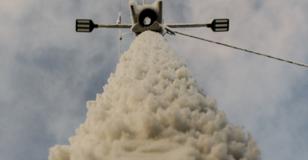 TEMPERATURE PALE NA MINUS 25 STEPENI, GRAD POD LEDOM: Pogledajte sablasne prizore (FOTO) 