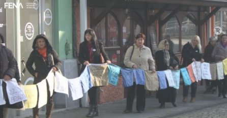 Mirni protesti "Žena Srebrenice" u Tuzli (VIDEO)