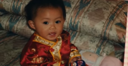 Ovo dijete su ostavili u kutiji na željezničkoj stanici: Nakon deset godina je sve iznenadila, SVI PLAČU KAD VIDE ŠTA SADA RADI  (VIDEO)