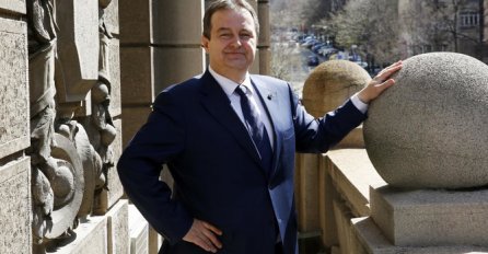 SUPRUGA IVICE DAČIĆA JE ZANOSNA PLAVUŠA: Pojavila se u RASKOŠNOJ BLUZI i svi su zanijemili (FOTO)