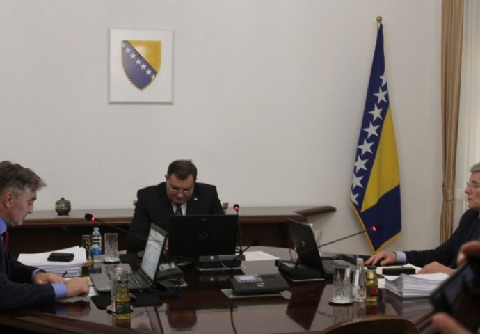 Počela sjednica Predsjedništva BiH, prisustvuju svi članovi