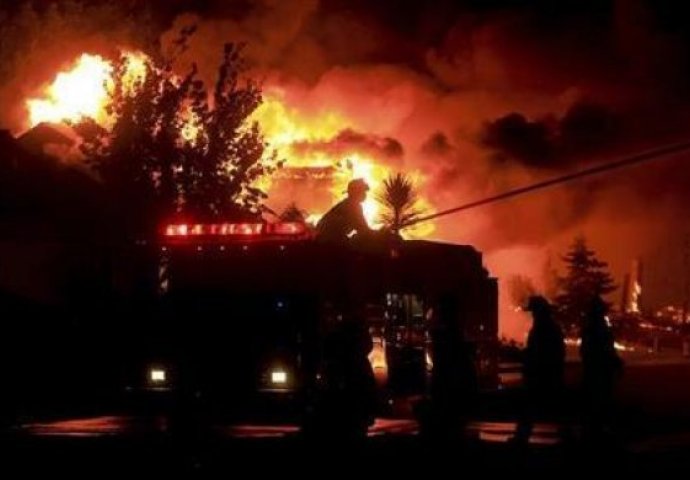 GORI KUĆA POLICAJCA U SRBIJI: Vatra se proširila na GARAŽU I PRIZEMLJE, evo šta su policajci pronašli