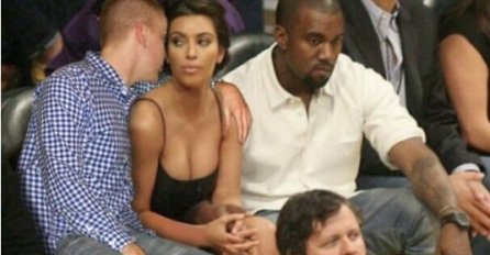 POSTAO HIT NA INTERNETU TAKO ŠTO SE UBACIO U SLIKE POZNATI : Ovo što je uradio Rihanni će vas nasmijati do suza