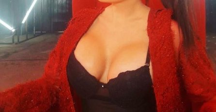 TIJELO DOVELA DO SAVRŠENSTVA: Pjevačica se usred zime skinula u BIKINI, niko ne može da vjeruje DA OVAKO IZGLEDA