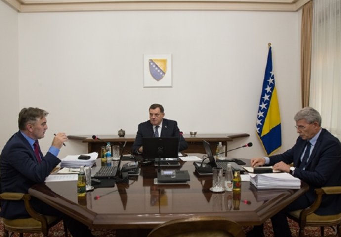 VIDITE LI NA OVOJ SLICI ZASTAVU RS-A: Ona je IPAK tu, a Dodik je otkrio GDJE SE NALAZI (FOTO)
