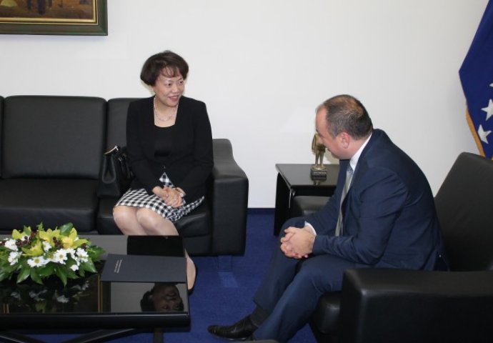Crnadak primio u oproštajnu posjetu ambasadoricu NR Kine u BiH Chen Bo