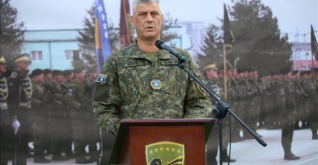  Thaci u vojnoj uniformi posjetio danas kasarnu "Adem Jashari" 