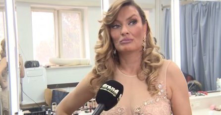 SNEKI JE NOGE OSIGURALA NA MILION DOLARA, A ONDA SE KRILA OD MEDIJA: Nije moguće da ovako izleda u ŠESTOJ DECENIJI (FOTO)