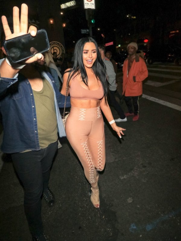 abigail-ratchford-abigail-ratchford-seen-outside-3w1toqsoxvtl