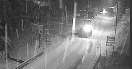 NE KREĆITE PREMA TUNELU IVAN, OBUSTAVLJEN JE SAOBRAĆAJ ZBOG SNIJEGA: Objavljena je prognoza do utorka, KOLIKO ĆE JOŠ PADATI? 