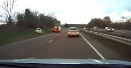 MAJCI TOKOM VOŽNJE POZLILO: A onda se SIN odlučio na nevjerovatan potez (VIDEO)