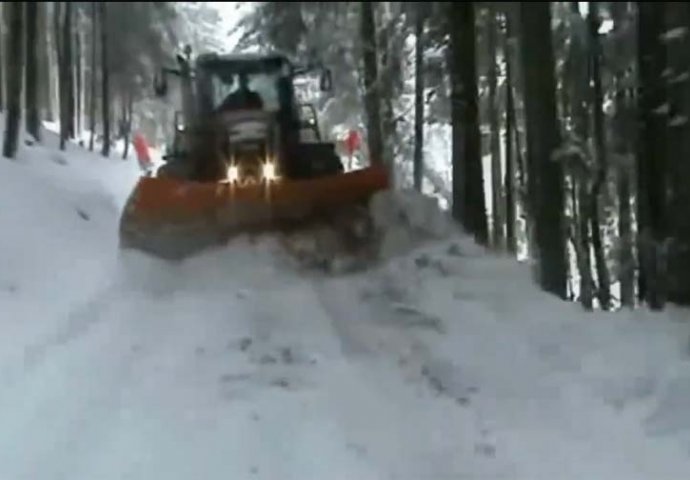 DONOSIMO VAM PROGNOZU DO SRIJEDE: Snijeg se ne šali, KOLAPS u saobraćaju širom BiH, evo gdje je NAJGORE