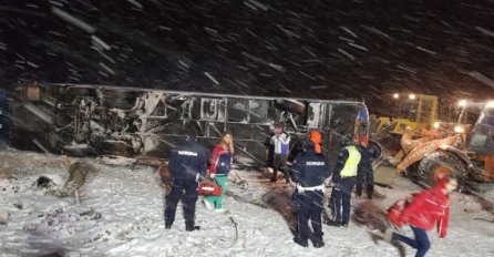 SRBIJA: Autobus sletio sa kolovoza, 3 osobe poginule, ima povrijeđenih