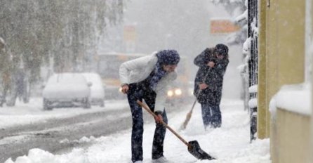 I OVO JE BiH! Čistili snijeg pa se potukli: TRI OSOBE ZAVRŠILE U HITNOJ