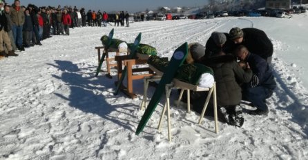 SRCE DA TI PUKNE! Majka plakala i dozivala svoju djecu, ljekari intervenirali: Tužne scene na ispraćaju Ahmira, Ajlana i Neile! (FOTO)