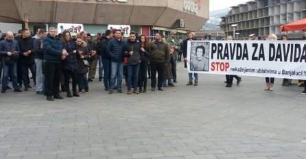 Članovi grupe 'Pravda za Davida' ispred parlamenta RS-a
