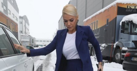 NATAŠA BEKVALAC U SANDALAMA PO SNIJEGU: Noga je poletjela, A ONDA BLAM (FOTO)