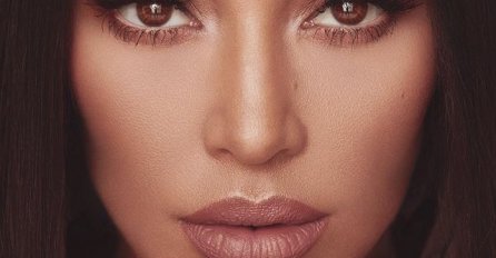 KIM KARDAŠIJAN PONOVO ZABLISTALA U PROVIDNOJ HALJINI! Nadmašila samu sebe u izboru praznične odjevne kombinacije! (FOTO)