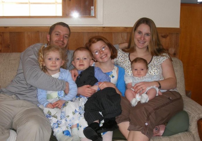 JEZIVA FOTOGRAFIJA ZBOG KOJE NIKO NE MOŽE OSTATI RAVNODUŠAN! Više od polovice ljudi ne može da otkrije sporni detalj! (FOTO)