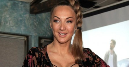 GOGA SEKULIĆ SA BEBOM IZAŠLA IZ PORODILIŠTA: Pogledajte šta joj je uradio suprug, ISPLIVALE FOTOGRAFIJE (FOTO)