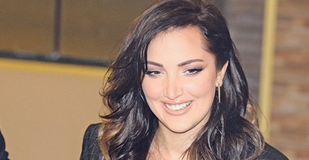 USLIKALI SU ALEKSANDRU U SEDMOM MJESECU TRUDNOĆE, ZANIJEMILI SU KADA SU VIDJELI OVAKAV STOMAK: Jedva se zakopčala