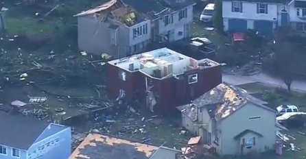 UNIŠTENE KUĆE, POLOMLJENO DRVEĆE, PROZORI AUTOMOBILA POPUCALI: Ljudi ne pamte ovakvo nevrijeme, PRIZORI SU SABLASNI 