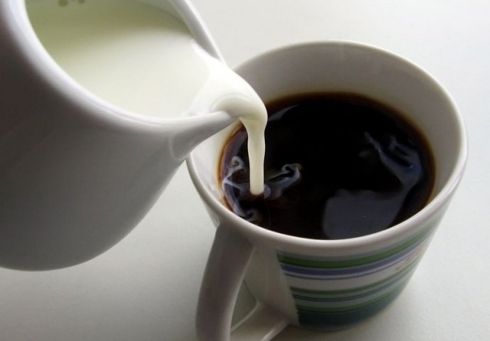 U KAFU SIPATE MLIJEKO? Doktor upozorava, NISTE NI SVJESNI ŠTA VAM SE MOŽE DESITI!