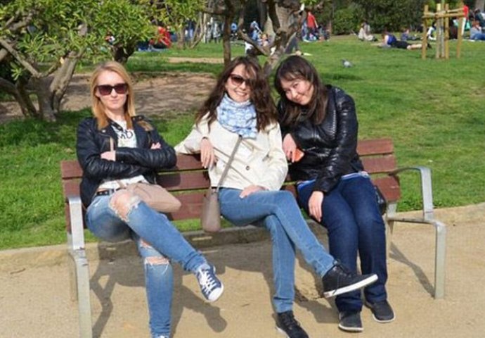 ENIGMA KOJA JOŠ NIJE RIJEŠENA! Naizgled normalna slika tri prijateljice, pogledajte malo bolje! (FOTO)