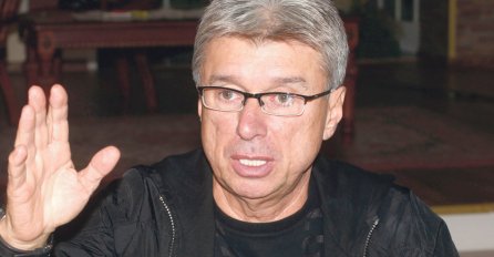 VELIKA TUGA, MAJKA GA PROBUDILA I SAOPŠTILA MU UŽASNE VIJESTI: Saša se uhvatio za glavu kada je ovo čuo 