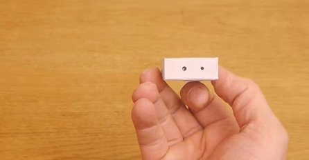 PROBUŠIO JE 4 RUPE NA KUTIJI OD ŠIBICA: Uzeo je običnu olovku, a onda je napravio GENIJALNU STVAR (VIDEO)