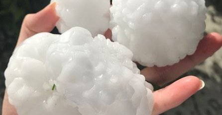 S NEBA PADALE ČITAVE LEDENICE : OVO NIKO NE PAMTI, GRAD UZROKOVAO OGROMNE ŠTETE - LJUDI U PANICI 